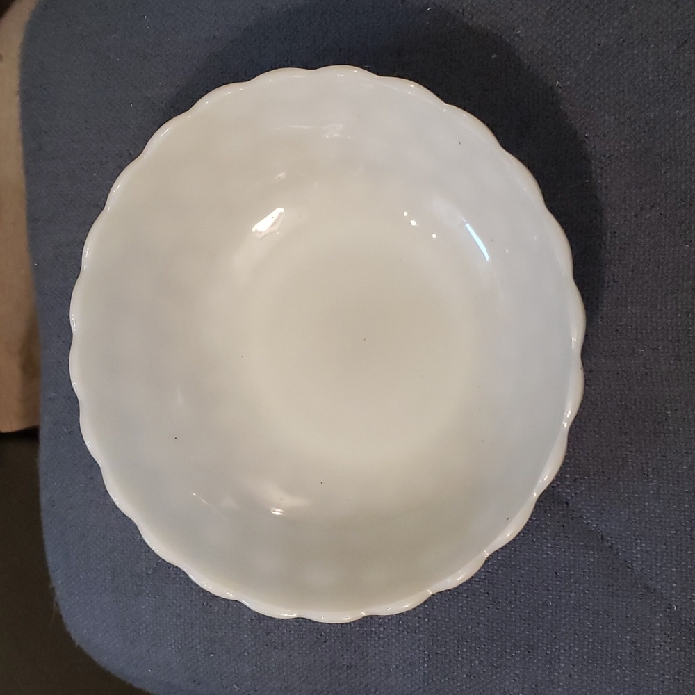 White bubble milk glass bowl - Picture 2 of 2